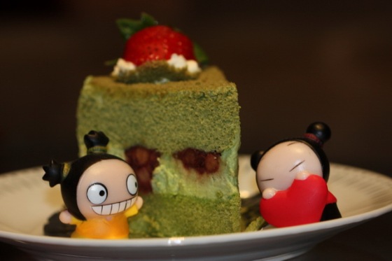Pucca and Garu playing hide and seek with Mai Anh's green tea cake!